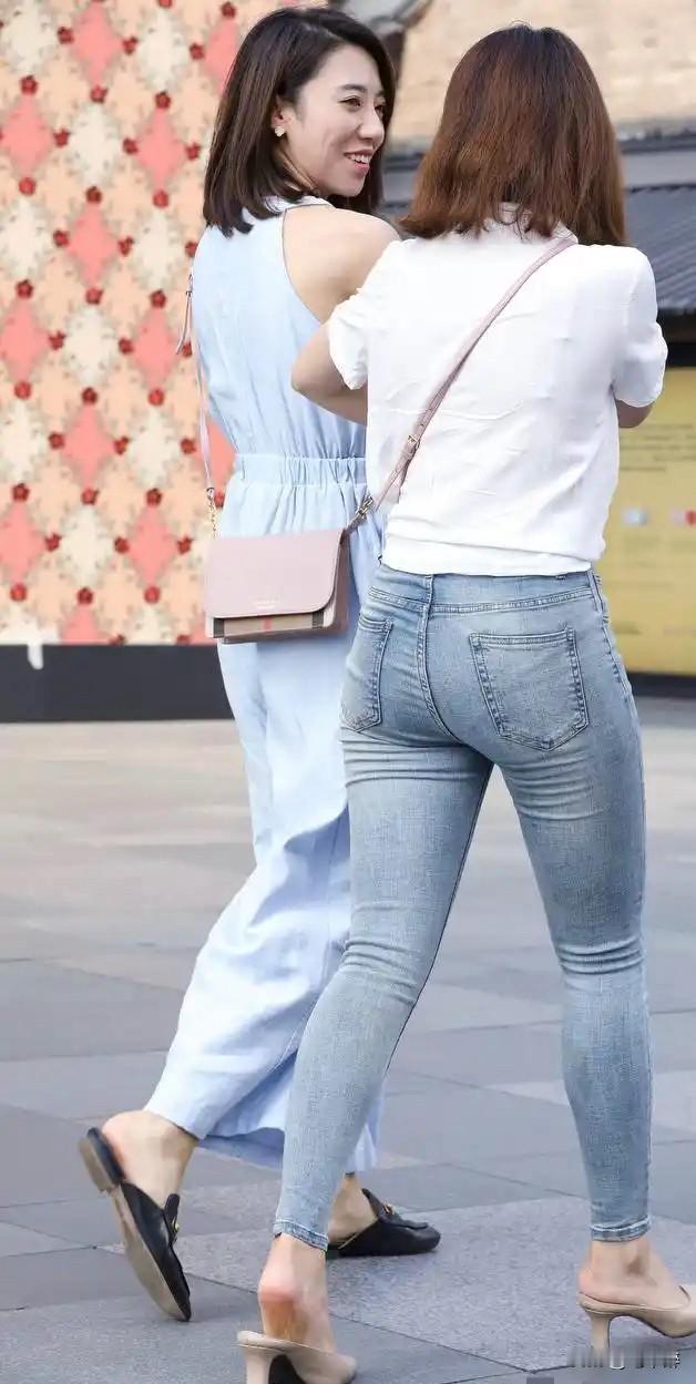 街拍美女小姐姐，二选一怎么选