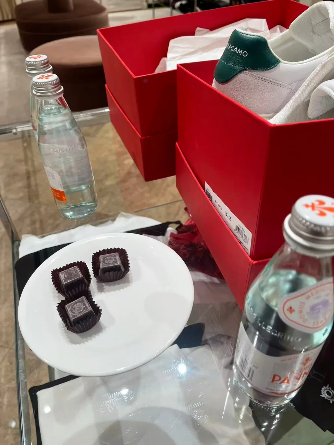 被香港的服务宠坏了！陪购情绪价值拉满