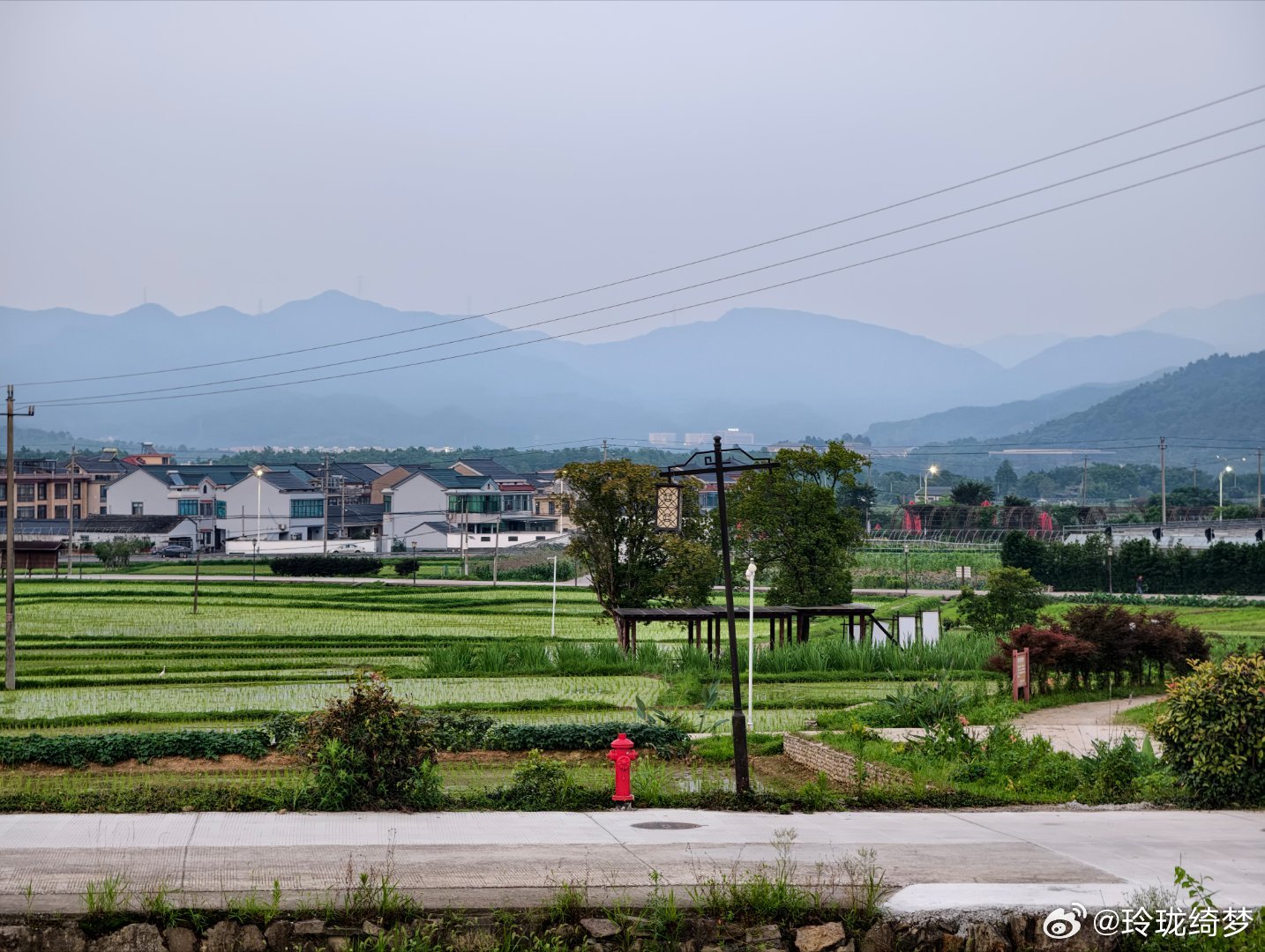 加油路上意外发现这是一条爱心路，真好看 今天的景色真漂亮  ​​​