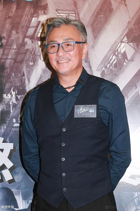 林俊贤和吴岱融，他俩的容颜老去，是我最大的意难平啊，当年，我可是非常迷他俩的！
林俊贤演啥都帅，而且身材又高大，一张英俊的脸还带着一点冷冷的感觉，太帅了！
吴岱融也是，最好看的花无缺，温温柔柔的，斯文有礼，还有略微的羞涩，一看他，就打动了我的心！
唉，现在他俩年纪都上去了，颜值是一点没有了！