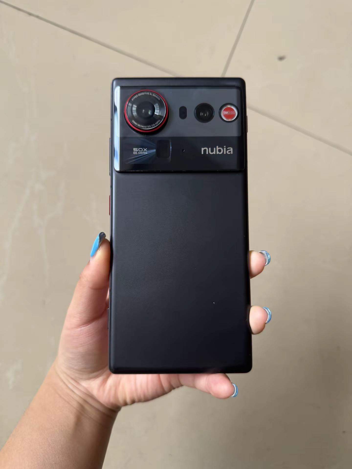 你应该放弃所有的影像手机来体验4199的努比亚Z80 Ultra。#努比亚#中兴#全面屏#努比亚z80ultra #数码科技