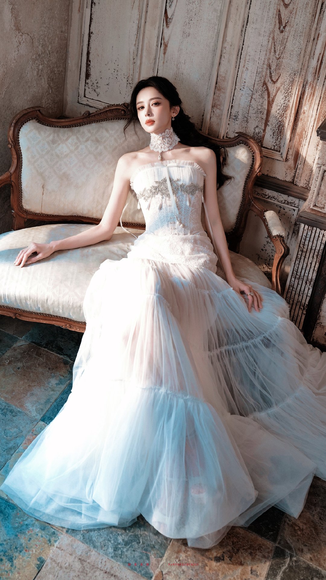 👑

#古力娜扎# ​