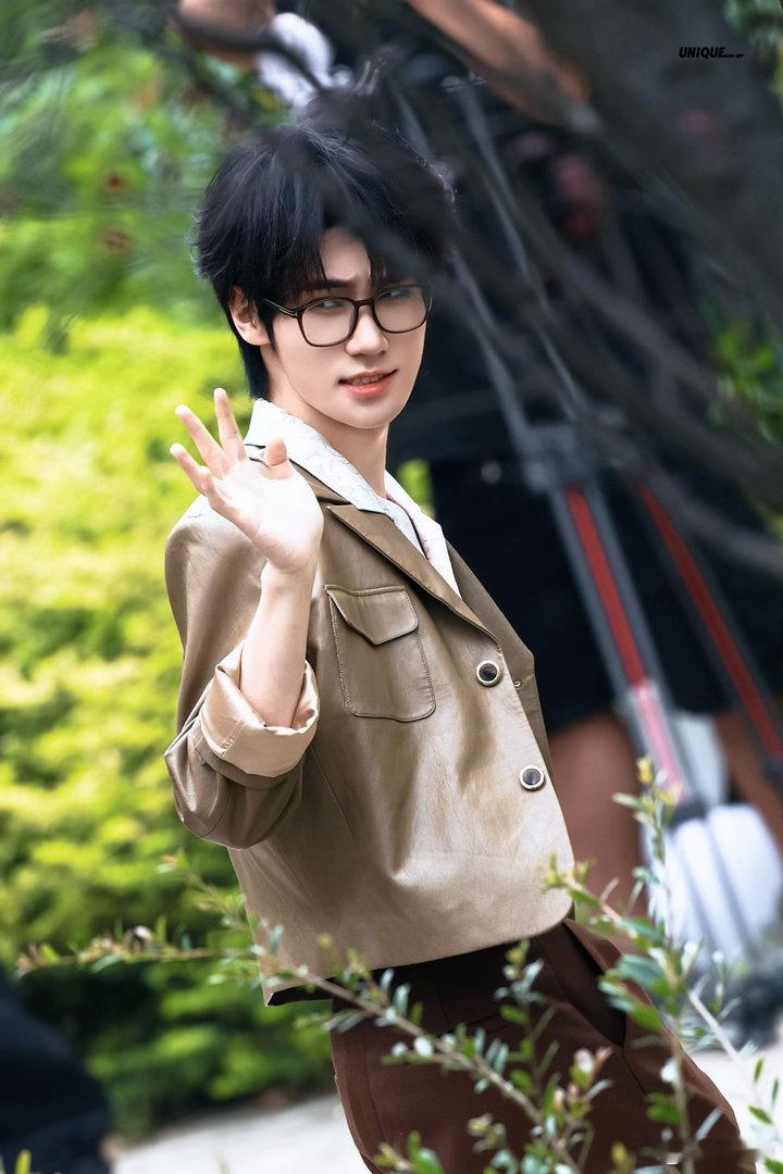 #张真源[超话]#  💚#张真源# 💚#张真源溜溜梅品牌全球代言人# 💚#张真源肯德基品牌代言人# 💚#张真源华为nova16代言人# 

“怀着爱意  带着虔诚  保持温柔  追逐梦想” 🦋"𝔀𝓲𝓽𝓱 𝓵𝓸𝓿𝓮, 𝔀𝓲𝓽𝓱 𝓭𝓮𝓿𝓸𝓽𝓲𝓸𝓷, 𝔀𝓲𝓽𝓱 𝓽? ​