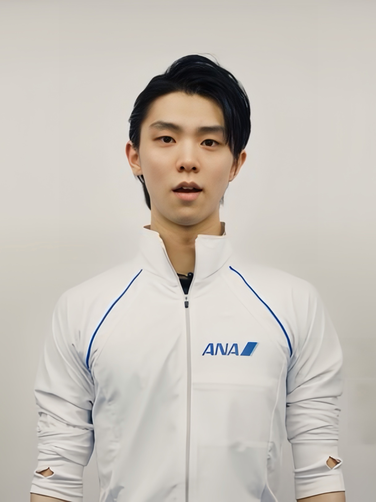 羽生结弦羽生结弦 ✨⛸️✨一组白色训练服的yuzu的图②⑧⑨🧸💕💫 （图源：ins/推…｜见水印，侵删）