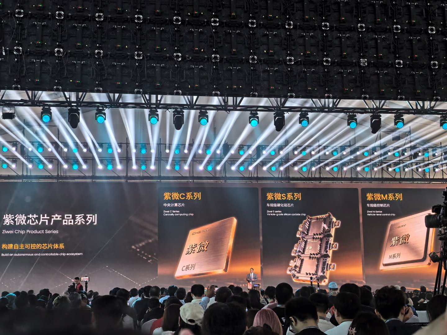 奇瑞这次拿出来的芯片算力这块还是很不错的，而且发布会上也说了这是专为物理AI设计的紫微芯片，再加上CheryMind大模型，互相配合，让车在路上开的更稳更灵活，有了这些，奇瑞后续的产品估计会更强#奇瑞汽车##2026奇瑞全球创新大会# ​