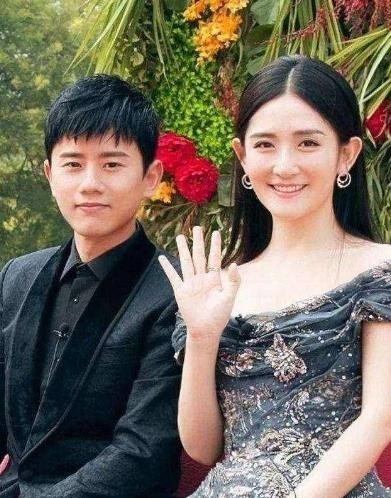2011年，张杰跟谢娜准备结婚，张杰想花8000万买下上海汤臣一品550平豪宅，谢娜却阻止了他，后来两人选择租住其中

2011年，张杰和谢娜的婚事成为娱乐圈关注的话题。两人从相识、相恋到决定步入婚姻，一路经历了外界的关注和讨论。婚礼筹备期间，除了仪式安排，婚后生活在哪里安定下来，也成为两人需要考虑