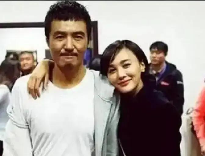2006年，朴树让妻子吴晓敏下楼买一包烟，左等右等都不回来，朴树也没给妻子打电话，直接睡觉去了！3天后，吴晓敏才拿着烟回来，朴树若无其事的接过烟，居然没有过问妻子3天的行踪。
那天凌晨，吴晓敏出门后，朴树确实等到了三点。他坐在沙发里，听着楼道偶尔传来的脚步声，又一一远去。最后一声电子门锁闭合的轻响后
