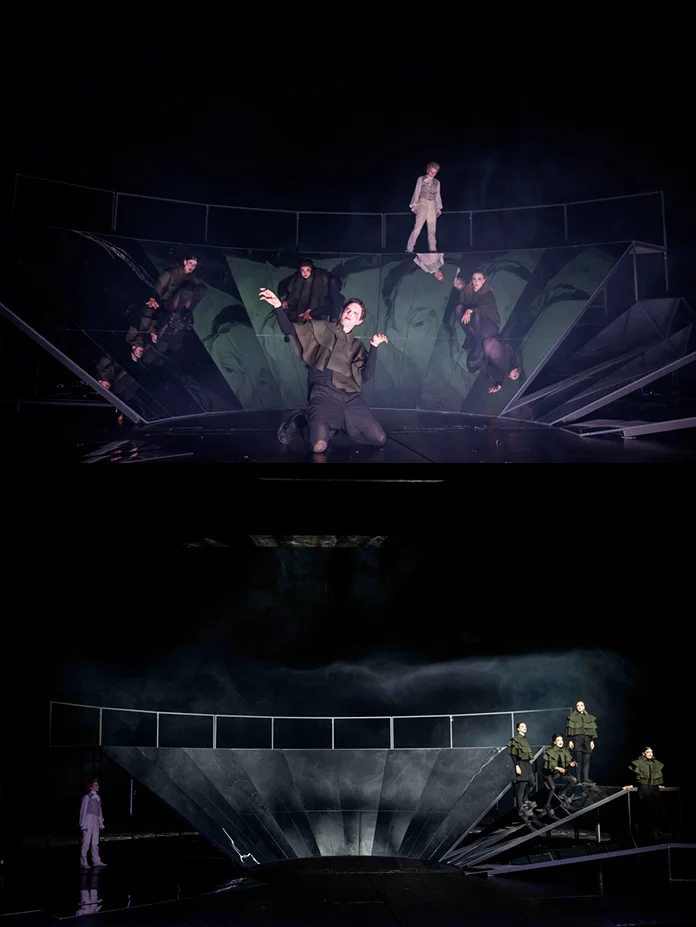 她巧妙地运用空间色彩和光影打造出充满故事