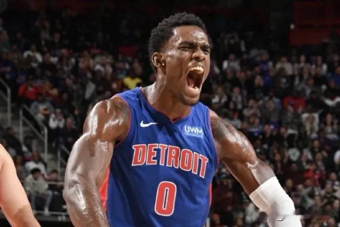 不要啊杜伦！这样你会在NBA消失的…
美国多家媒体爆料，杜伦越来越倾向接受活塞960万美元的资质报价。
此前活塞给杜伦开出的续约报价是5年1.75亿，均薪3500万。杜伦要的是5年2亿，均薪4000万以上。差价500万一年，双方谈了整个夏天没谈拢。
结果现在杜伦准备接受那份1年960万美元的资质报价