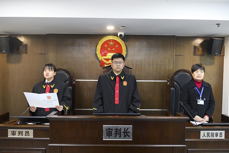 2026年10月13日，福建省泉州市中级人民法院的一纸判决，为缅北魏家犯罪集团的覆灭画上了句号。魏怀仁、陈大卫、廖芳三名主犯被判处死刑，另有三人被判无期徒刑。至此，盘踞缅北果敢地区多年的“四大家族”犯罪集团，已有白家、明家、魏家三大家族接受了中国法律的严正审判，最后一支刘家也已进入司法程序。这些曾经