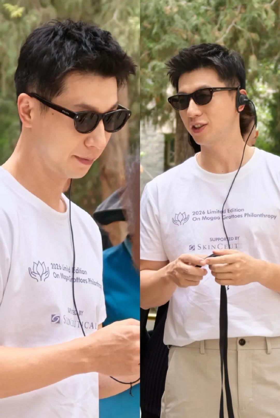 36岁的马龙和妻子夏露现身敦煌莫高窟！龙队一身白T配墨镜，活力满满、干净清爽。运动员的自律让他少年感十足，随便一拍就是封面质感。夫妻俩低调同游千年石窟，这状态真的太能打了！ ​