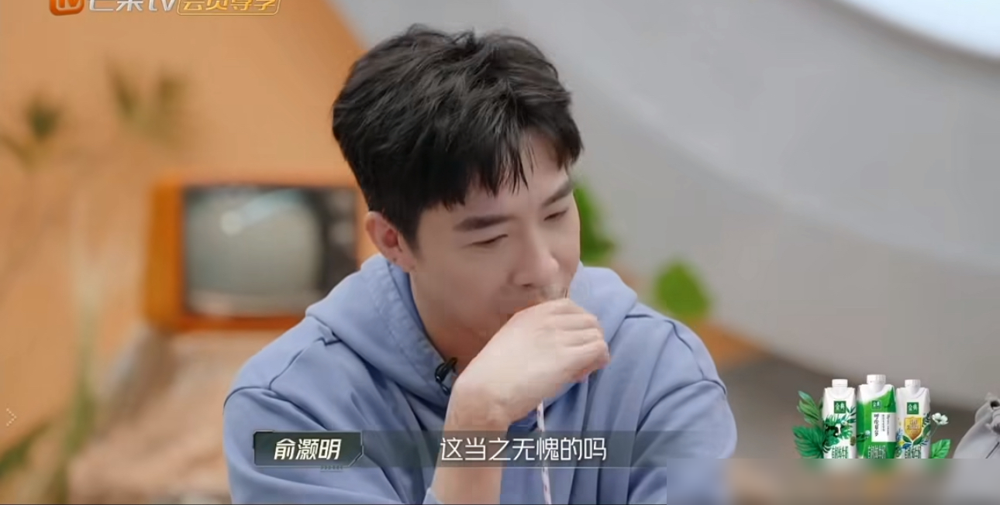 齐思钧问谁最帅，俞灏明手举得比当年抢麦还快。王栎鑫扭头一句：要不然我们是再就业呢。全场笑翻，这反应速度没十几年交情根本接不住。
0713这帮人，互怼就是最高级别的客气。俞灏明编外编得明明白白，当初录《快乐再出发》没叫他，他在拍戏。后来自己调侃：为啥不叫张杰？哦，原来我糊了。坦荡到这份上，反而谁都挤