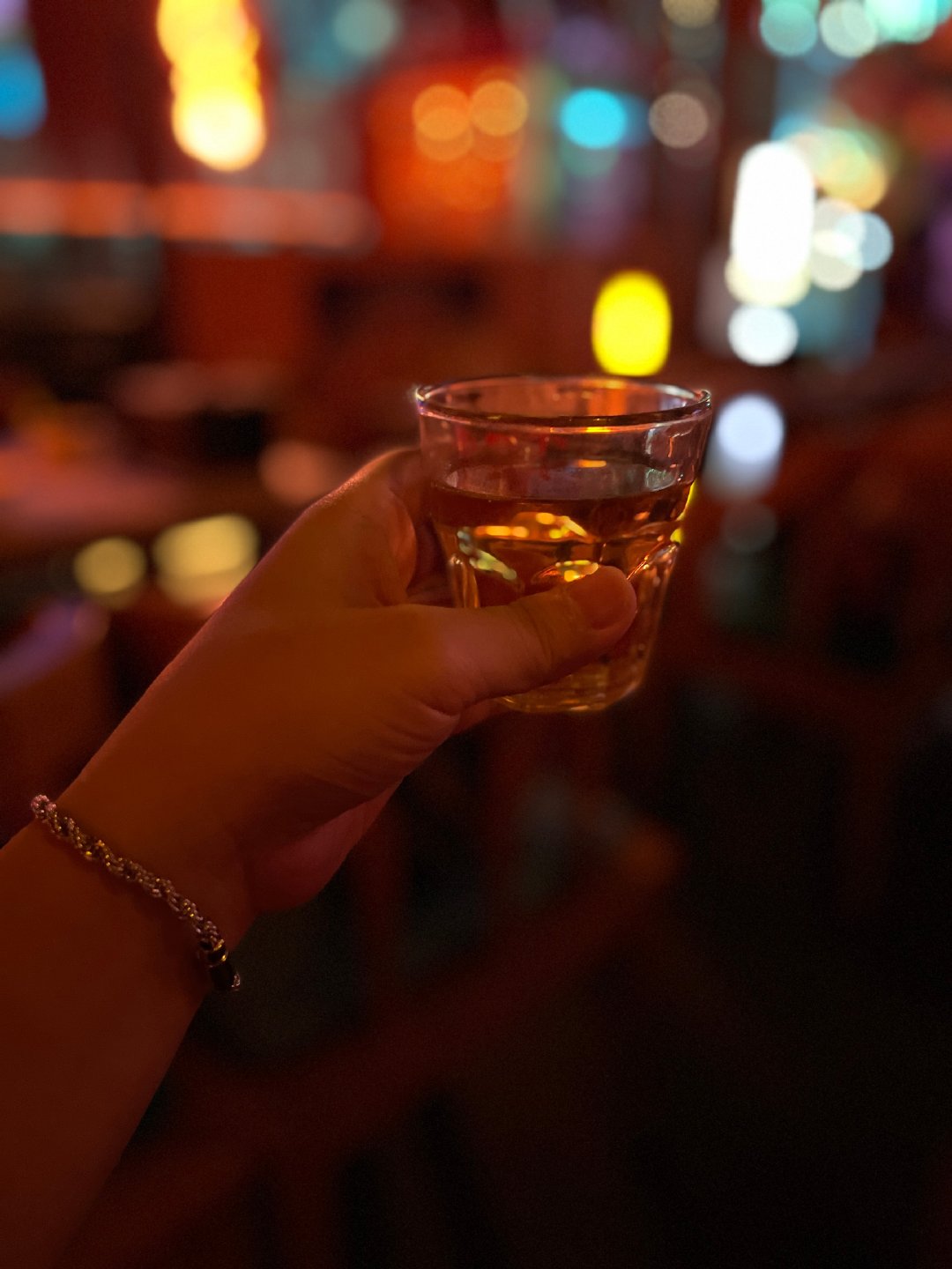 敬王凯，敬马憩[干杯]。 ​