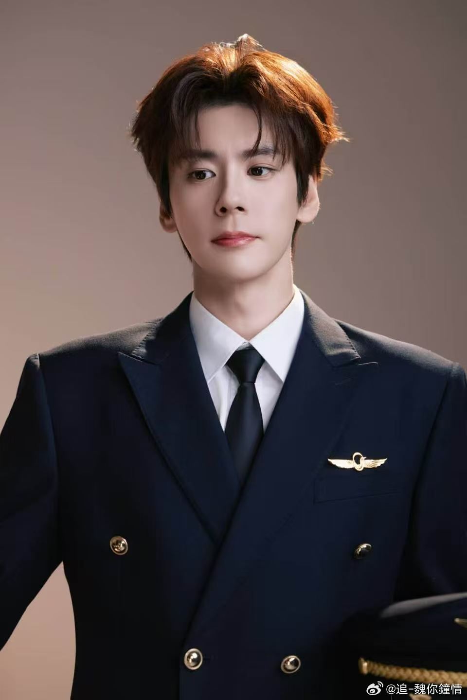 #魏哲鸣飞到我心上# 💙#向全世界安利魏哲鸣# 

工作壓力很大，但每次看到你努力的模樣，就提醒自己也要加油。

​