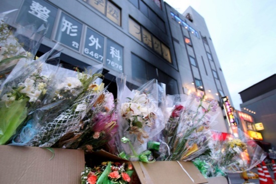 #日本游戏厅纵火案凶犯17年后被处决# #高市早苗任内首例死刑执行# 【高市早苗任内首例死刑执行：凶犯17年前纵火致5死】 日本《朝日新闻》8月21日报道，日本法务大臣平口洋召开紧急新闻发布会，表示已对一名2009年在游戏厅纵火致5人死亡的男子执行死刑。这是日本今年首次执行死刑，也是首相高市早苗上任 ​