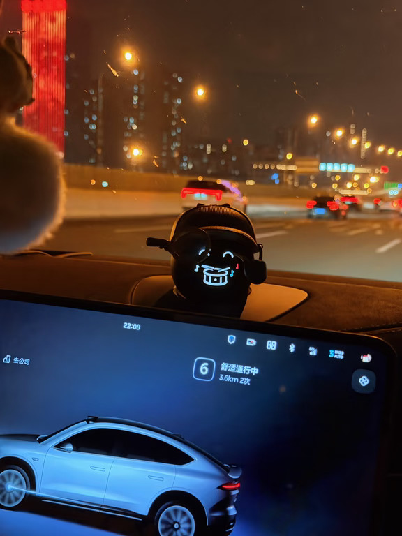 夜晚的氛围感是蔚来给的