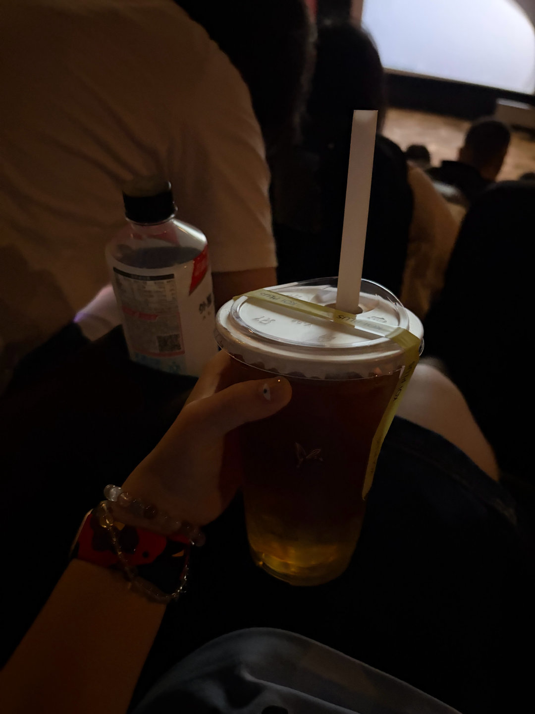 暑期档看了龙餐馆和奥德赛 看完龙餐馆也是直接跳入蒋奇明的大坑 看完奥德赛也是直接结束巨物恐惧➕恐怖谷➕闪光弹的三重折磨 哎 但也是很好看的 尤其是在海上的画面可以很明显看出是用胶片拍的 色调很斯巴达😈 ​