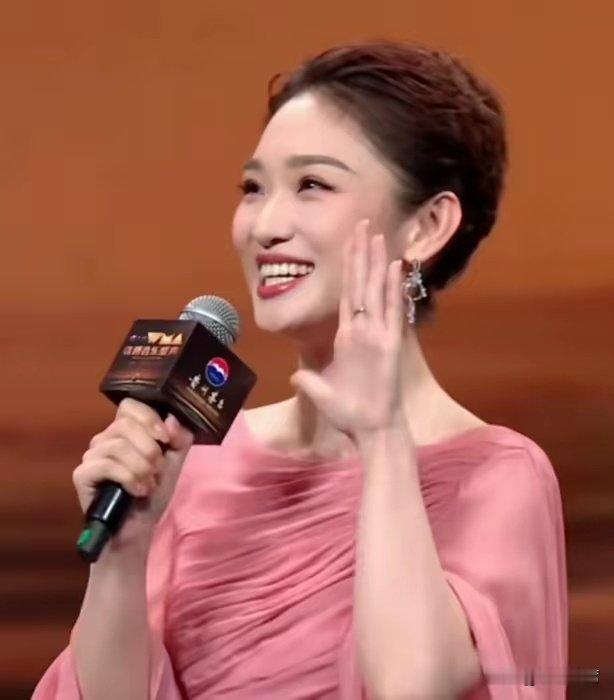 音乐盛典主持人咖位曝光：齐思钧靠边，谢娜排不上号，C位是蓝羽 ​
