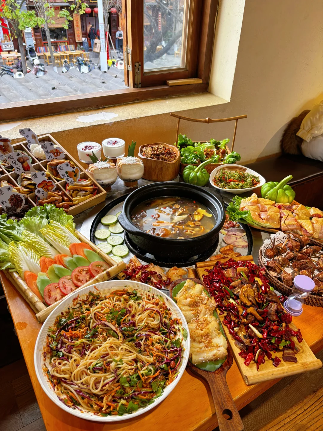 大理古城！一家店get野生菌+烤肉