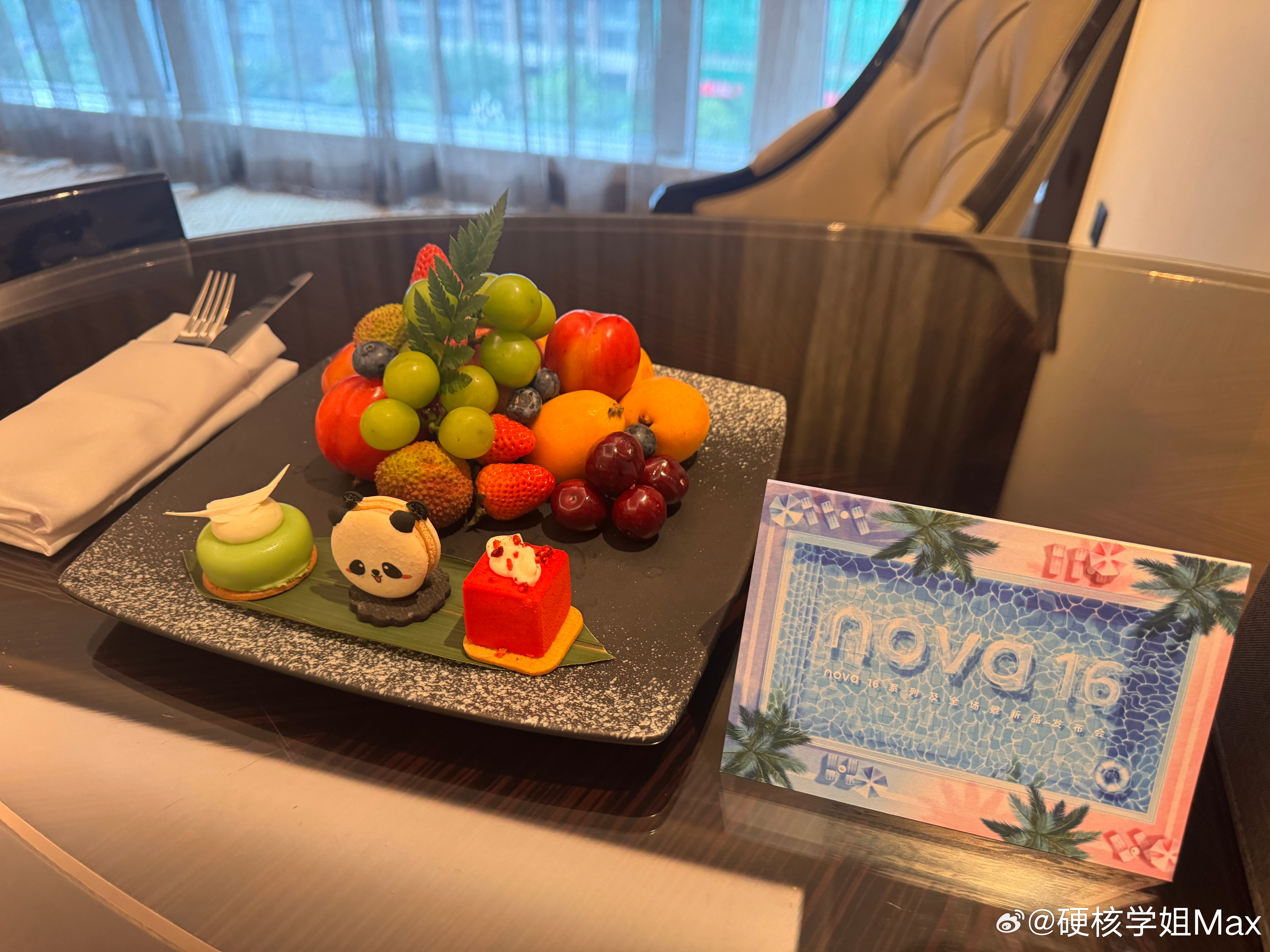 一起期待一下明天的nova 16系列及全场景新品发布会叭～据说有重磅明星[污]