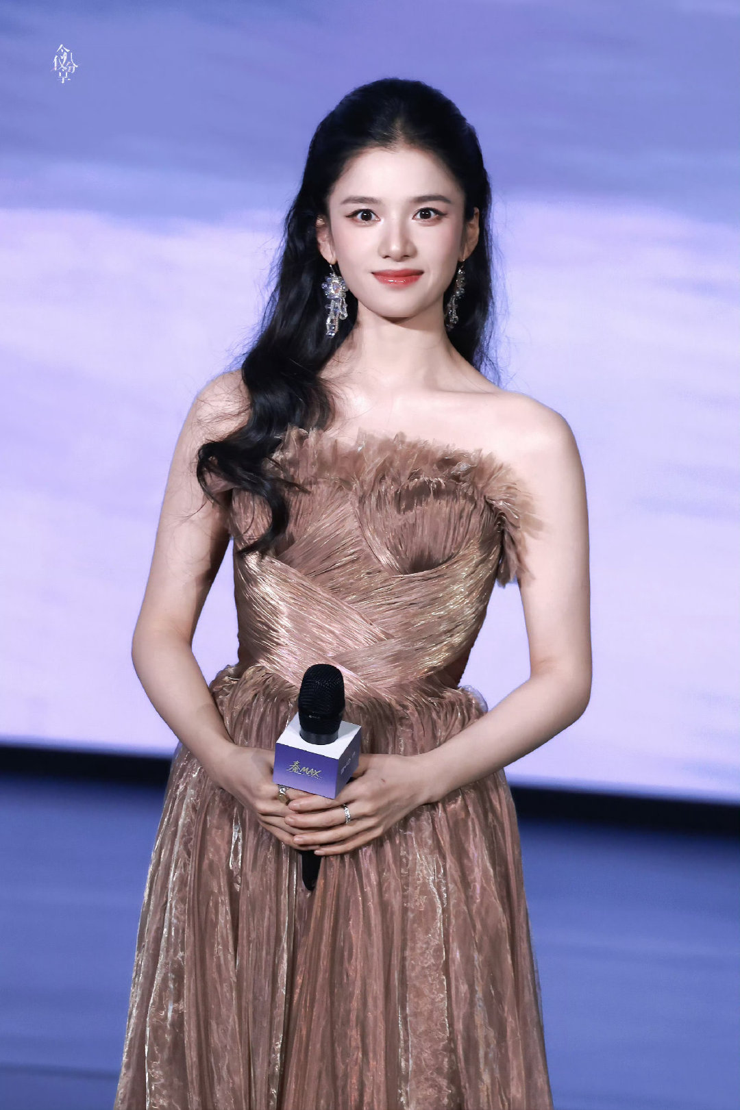 #张婧仪代言比亚迪秦max# ​