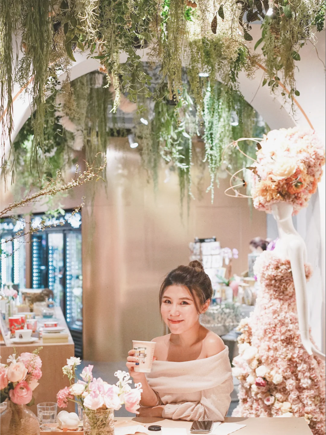 香港探店🇭🇰｜置身花海🌸的神仙咖啡店☕️