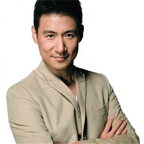 张学友歌神金曲太多，没有绝对最好听，给你分经典必听，粤语、国语都有：
🎤粤语经典
-《遥远的她》：故事感拉满，催泪神作，很多人的入坑曲
-《一颗不变心》：温柔深情，旋律非常抓耳
-《我应该》：苦情歌天花板，唱功尽显
 
🎤国语热门
-《吻别》：国民级金曲，火遍大街小巷
-《