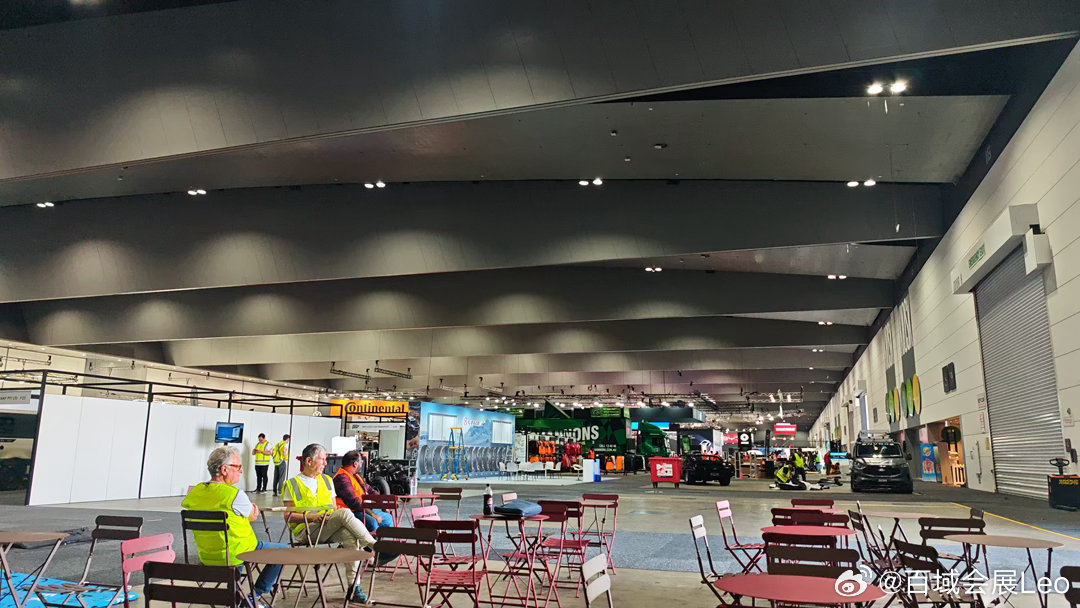 2027 年澳大利亚墨尔本国际汽车及配件展
Melbourne Motor Show 2027
展会时间：2027 年 4 月 9-11 日
展会地点：墨尔本会议展览中心（MCEC），位于 20 Bays, Melbourne Convention &
Exhibition Centre
展会周期：一年一届
展会介绍
  澳大利亚墨尔本汽车及配件展是澳洲本土规模最大的汽车行业盛会，历 ​