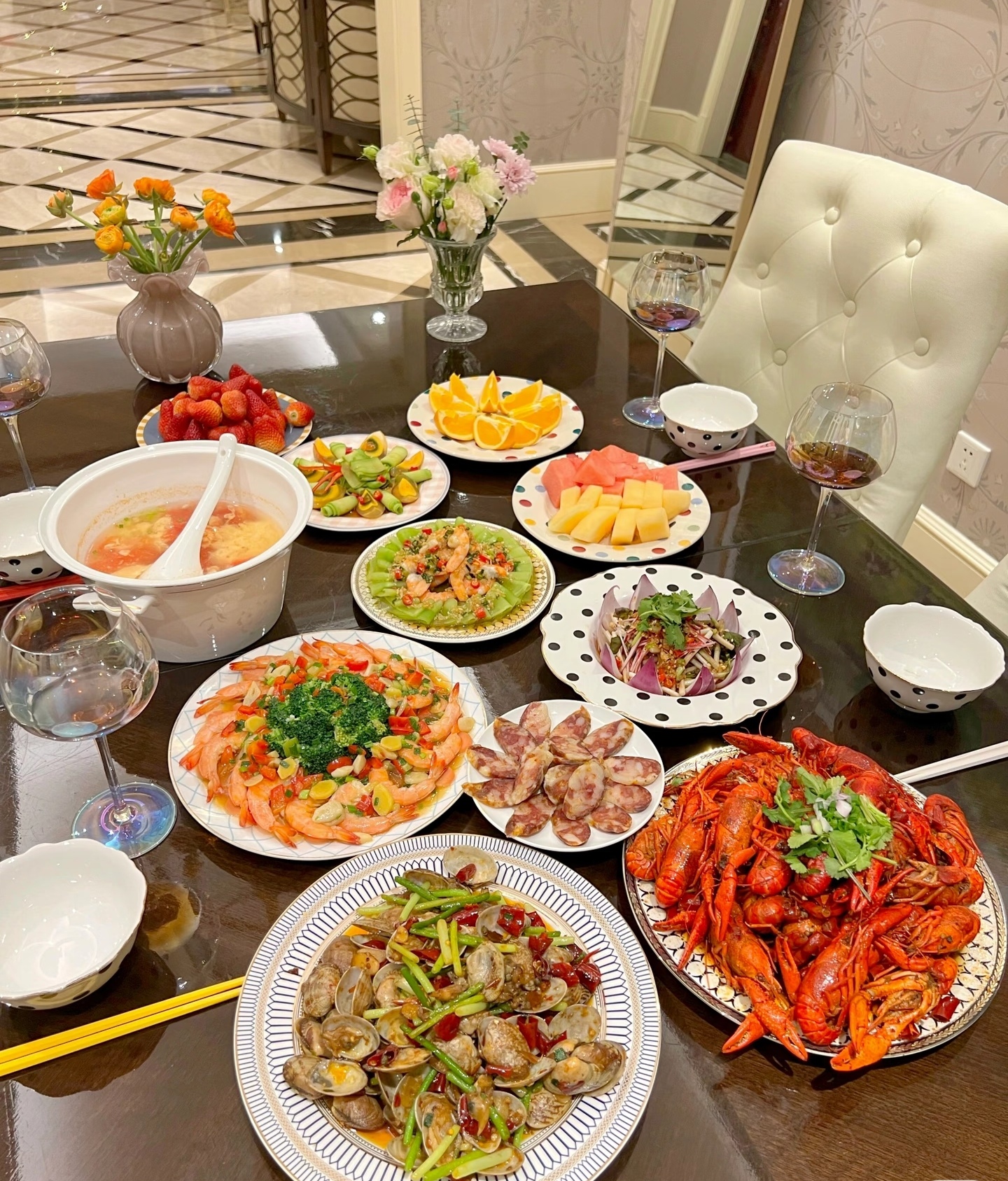 我表妹，选人的眼光还是真准，简直是人间清醒。  家里给她介绍了好几个优...