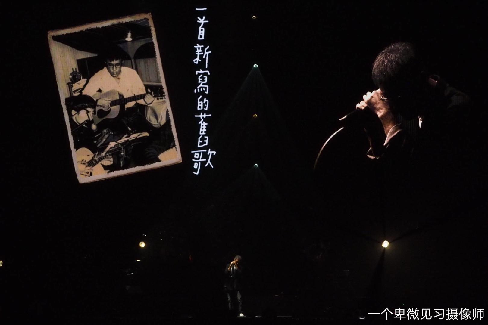 第一次听老李的演唱会
老李：“我都68岁了，快退休了你们才来”
看演唱会之前听不懂的是新写的旧歌
看演唱会之后 再听也会想哭的一首歌
#李宗盛[超话]##李宗盛有歌之年# ​