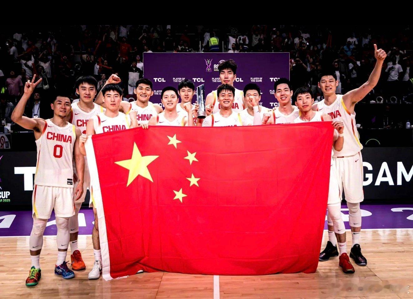 1. 新西兰外援韦伯斯特状态火热，半场拿下15分，外线出手很果断。  ...