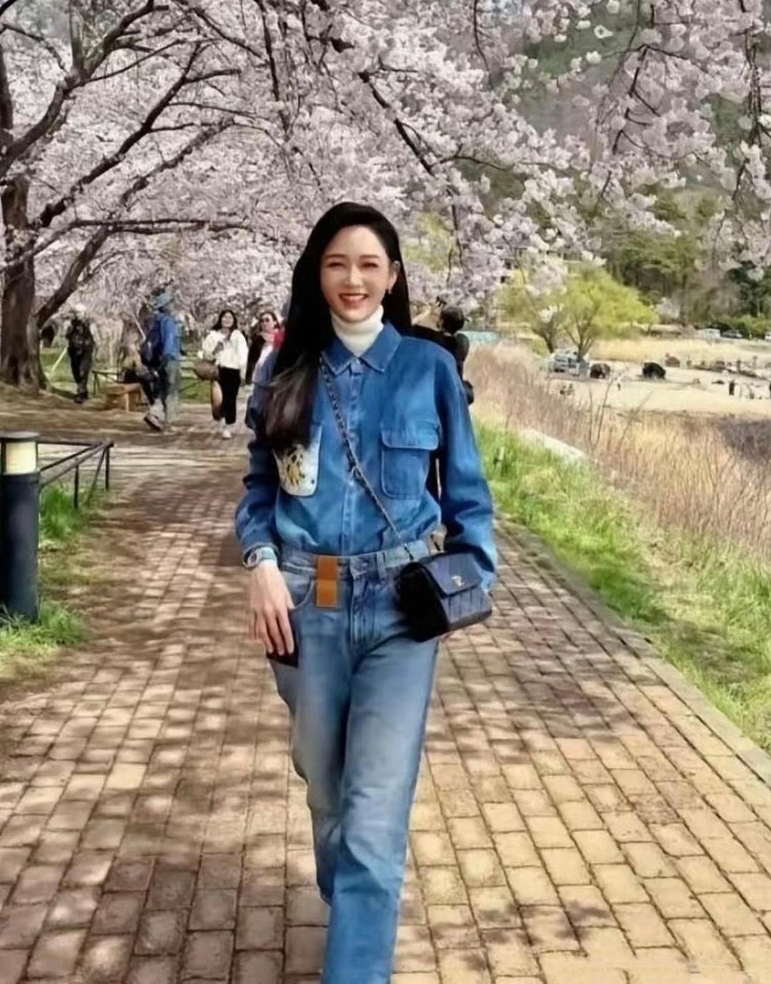 陈乔恩都快五十了，看着年轻是年轻啊，唯一遗憾的就是没生孩子 ​