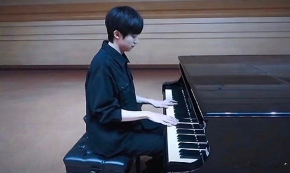 #演员刘畅[超话]# 早期这个萌猫鼬#陪你从刘畅到4k##演员刘畅[超话]#lc#刘畅木法沙# lc#刘畅木法沙# ​