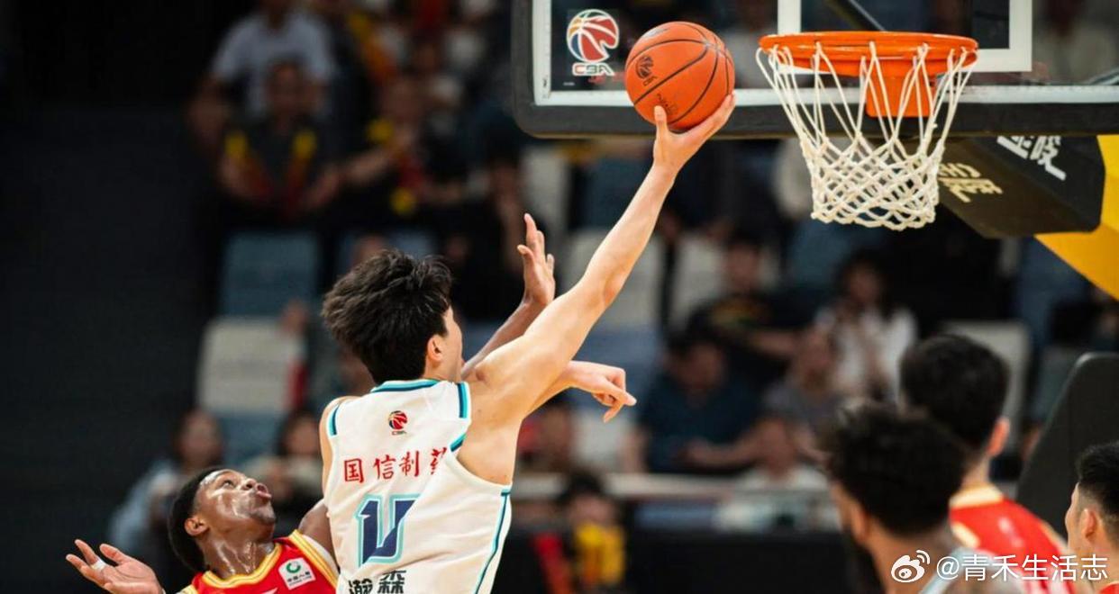 21岁杨瀚森在NBA夏季联赛打出18分两双的爆发表现，用赛场表现回击外...