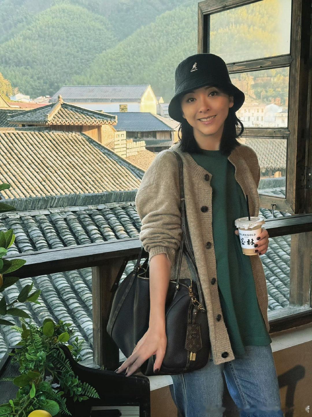 #黄小蕾回应被人做局#一个剧组遭遇了同一个事，太难绷住[泪奔][泪奔]两个姐姐也是都无奈了呀，不过这次不会对面又被注销吧[doge][doge][doge] ​