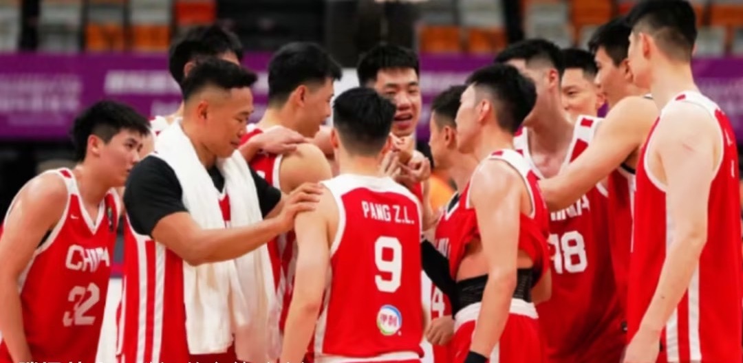 中国男篮即将启程前往多哈参加世界杯预选赛第四窗口期客场对阵卡塔尔的比赛...