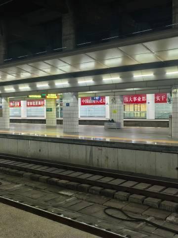 第一次来广州东坐车，有种荒废感