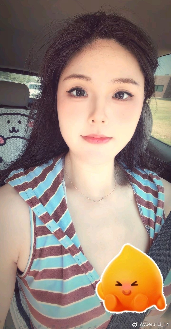 #李月汝[超话]# 🐰。年轻的李师傅手搓小猫眼线大获成功🤓 ​