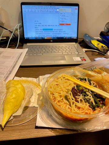 这辈子就偏爱姓周的周六,周日,周杰伦,周大福,周生生,周游世界。