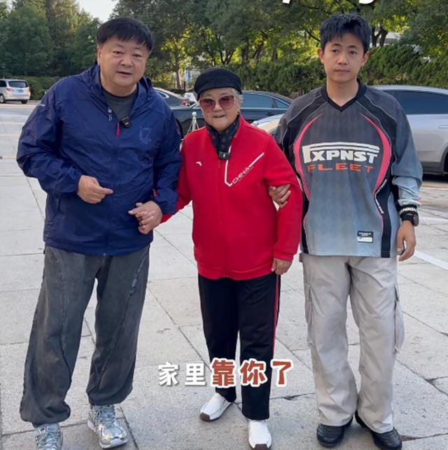 钱再多有什么用？刘欢刚走没几天，61岁洪剑涛病床托付后事，看着真心酸