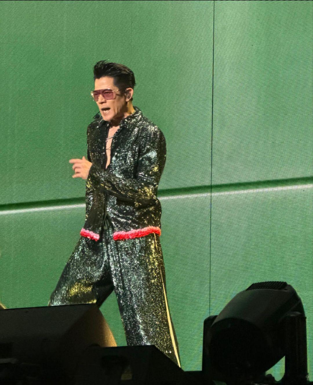 谁懂！成功蹲到郭富城ICONIC巡演深圳站🎫大湾区这场情怀直接拉满，坐等现场大合唱🌊《听风的歌》《强》《爱的呼唤》《狂野之城》期待舞王全开麦高能唱跳，赴一场青春之约💛湾区港乐人，现场见！#郭富城ICONIC世界巡回演唱会 ​