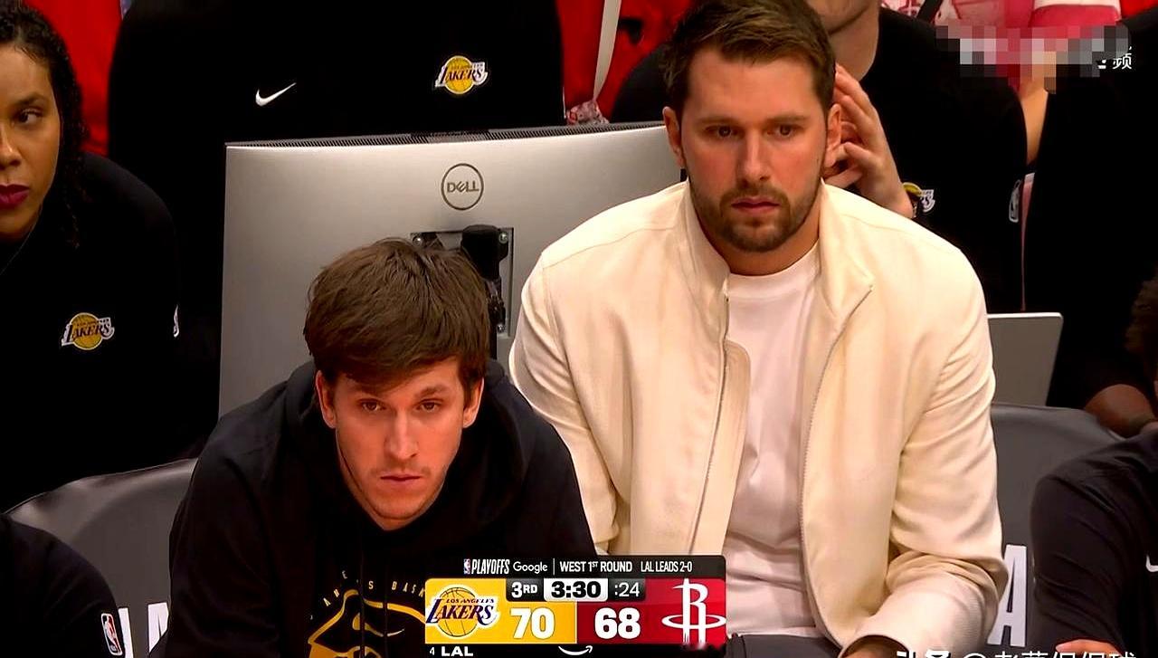 湖人两位明星，东契奇与里弗斯，终于收起笑脸了！    季后赛首轮G3...