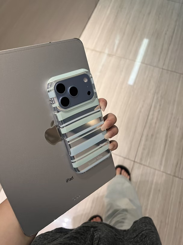 iPhone18pro冰川蓝配韩系条纹手机壳～