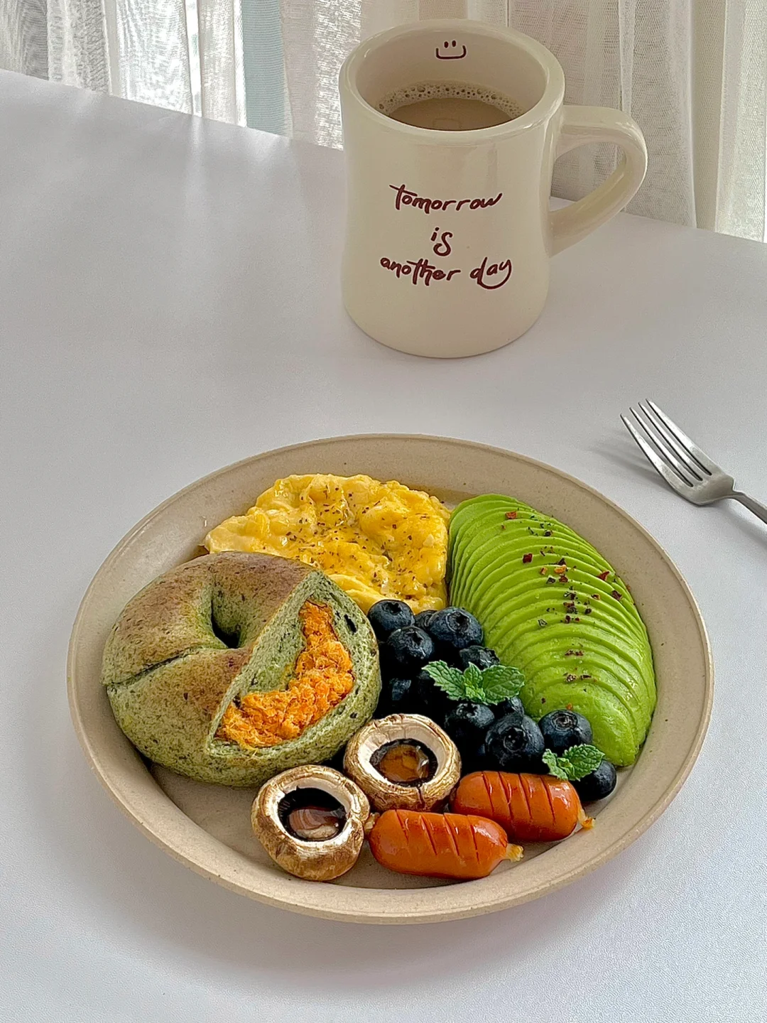 ☀️工作日早餐｜海苔肉松贝果一盘端早餐盘😋