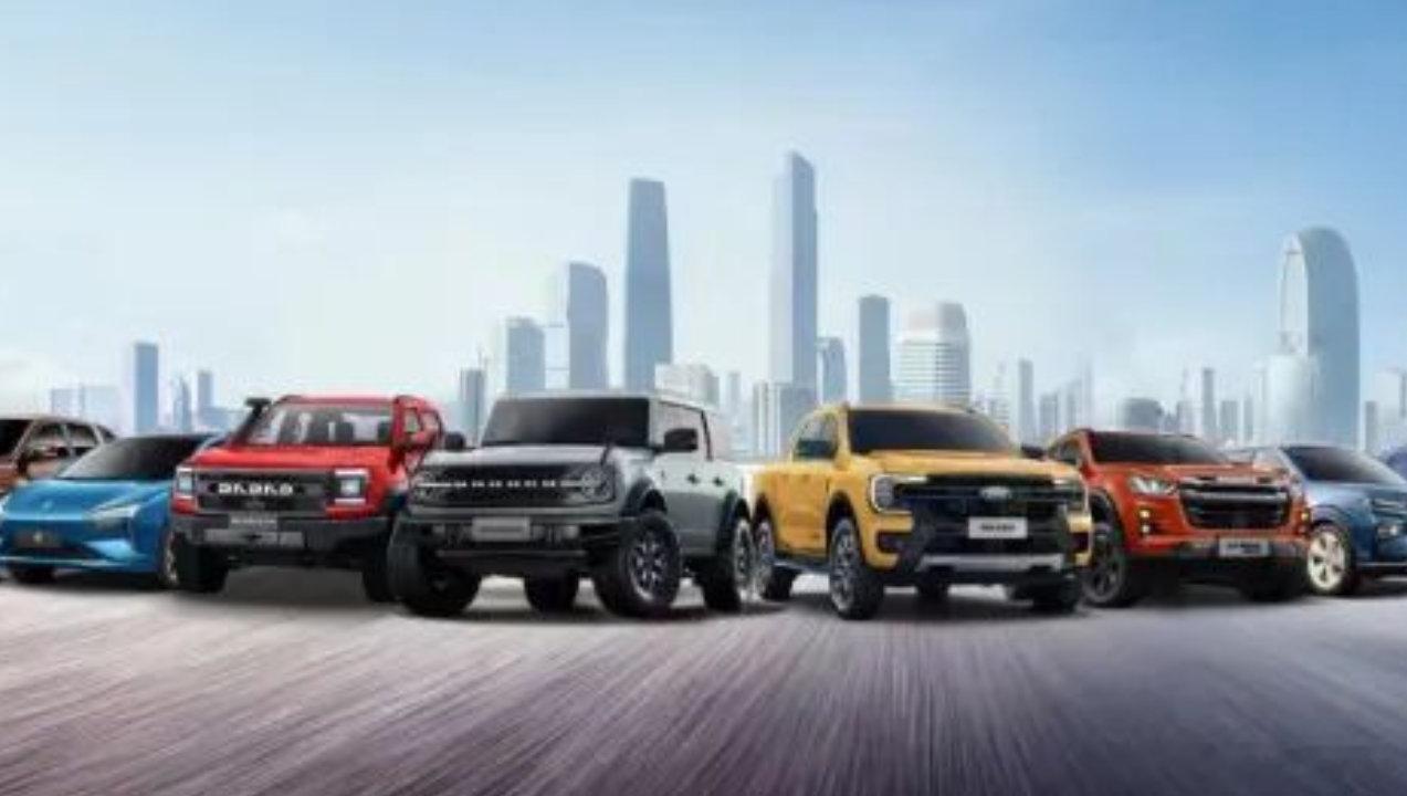 国庆南昌看点上新！经典汽车全城巡游来了！60台老爷车+40台江铃好车，从滕王阁出发
 
八一广场升旗、赣江国庆烟花晚会、经典汽车全城巡游……这个国庆，来南昌看点直接拉满！
 
记者从江铃集团获悉，10月1日，由江铃集团主办的“豫章聚经典·江铃耀洪城”国际经典汽车暨江铃汽车南昌巡游活动将重磅开启 ​