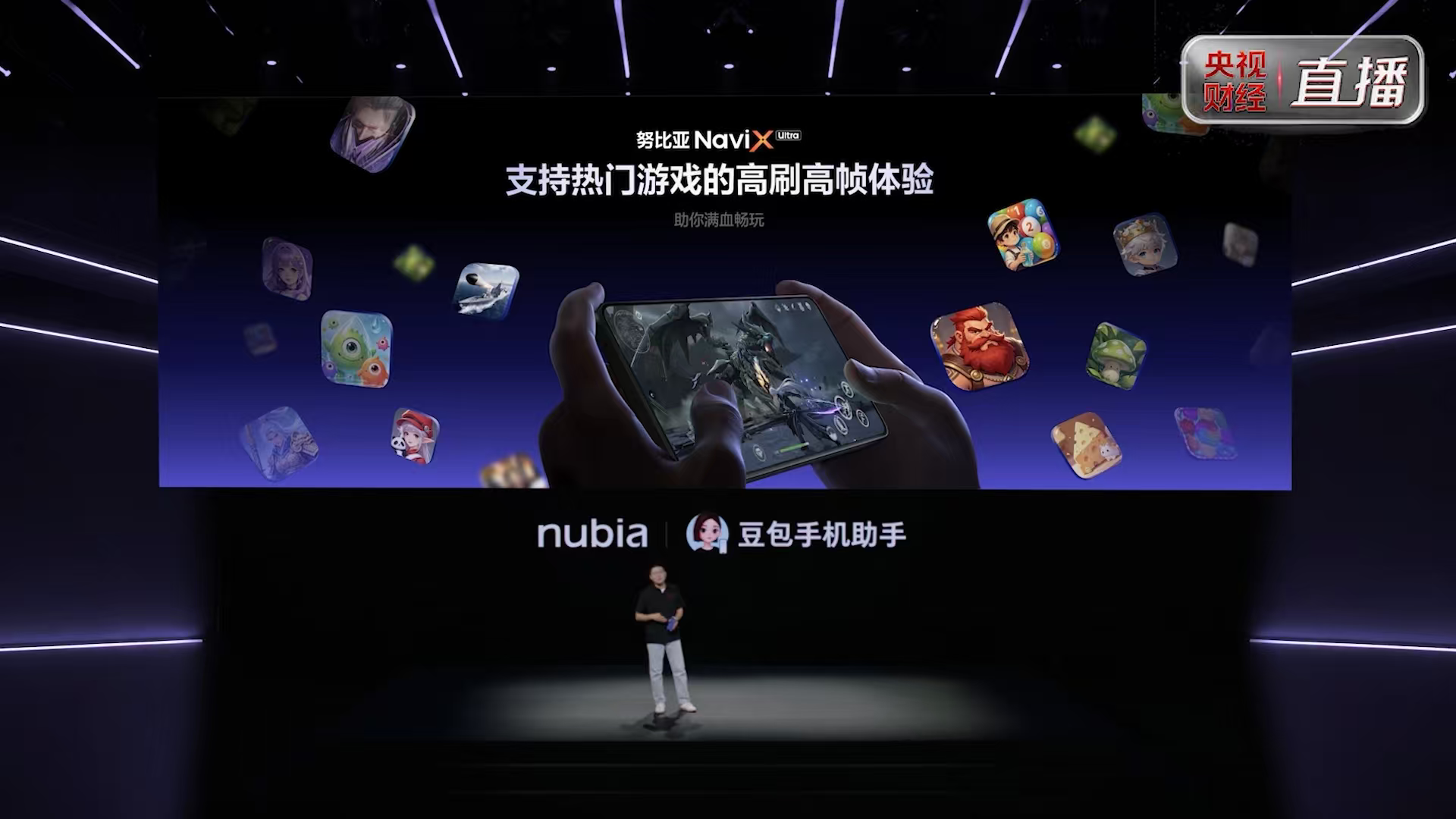 努比亚NaviX Ultra在散热、续航和信号上堆料很足。星河冷控散热配上7100mm²超大VC均热板，高负载运行时能稳住性能释放。
 
机身做到7.62mm的轻薄，还塞下7100mAh大电池，90W有线+50W无线快充配齐。星穹全域通信系统加持，大口径天线搭配智能算法，改善电梯、地库、高铁这类弱网