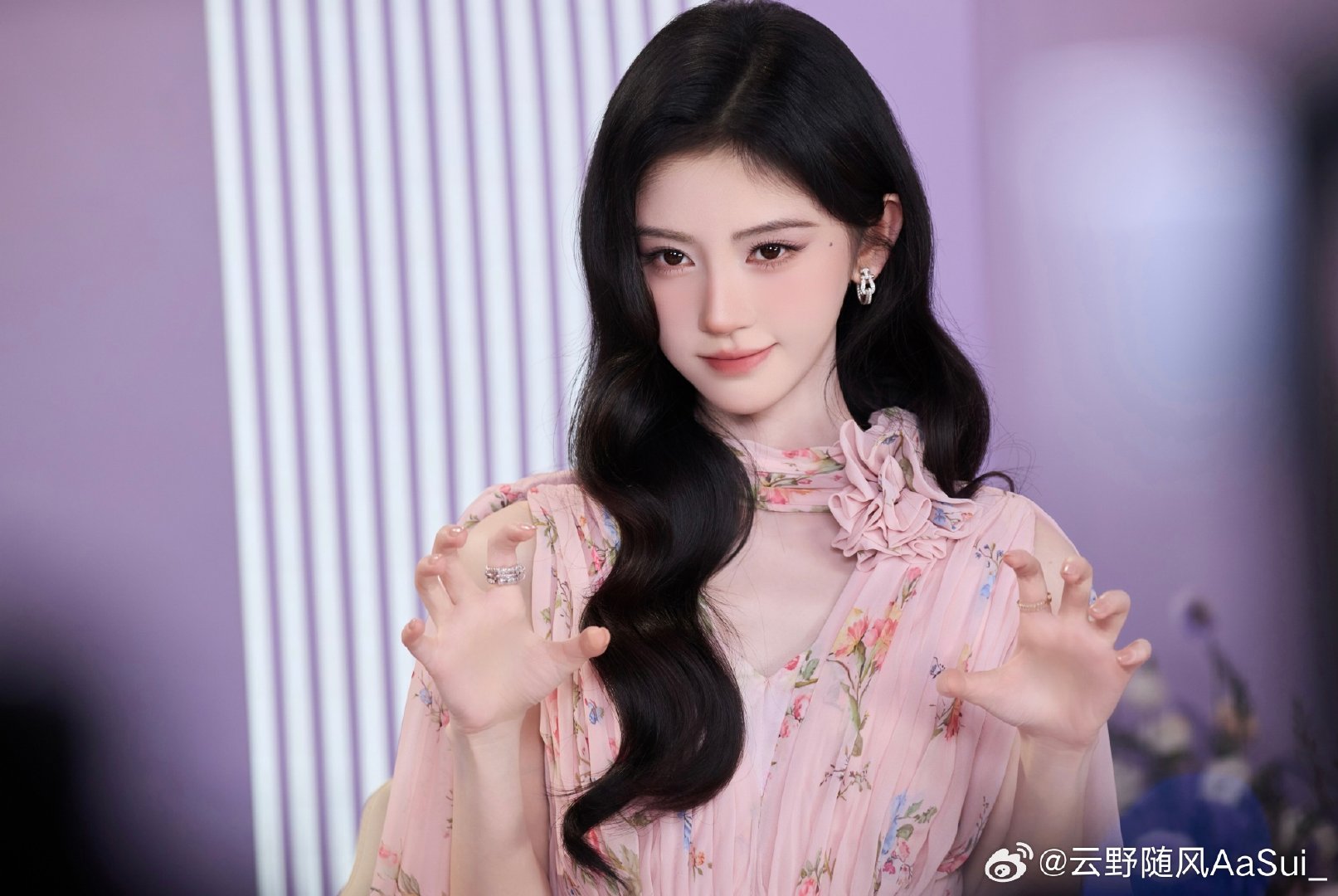 #鞠婧祎随随便便就出神图了#
鞠婧祎很美 ​