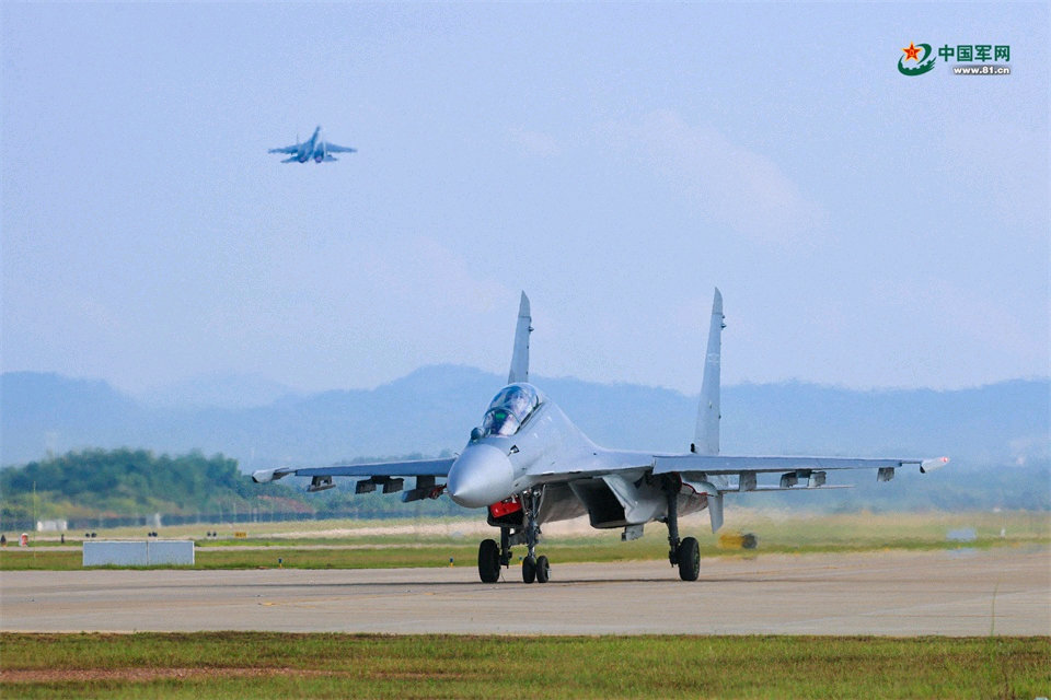 南空“霹雳雄鹰”歼-16 / 苏-30MKK

这家最近的素材不少 #烽火问鼎计划##制胜空天# ​
