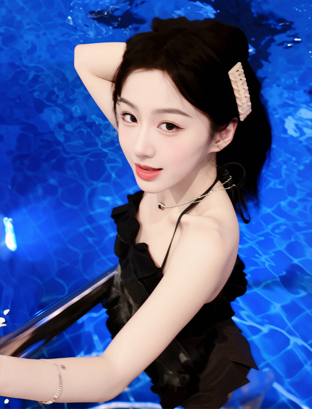 · 蓝色的天空和大海

· #包上恩##包上恩周芳华# ​