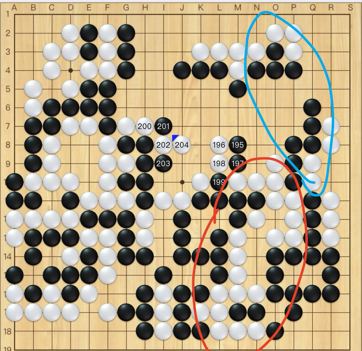 这盘棋柯洁来了也很难翻盘，但我用各种骚操作把对方搞晕，然后不但红色部分做活，还杀光了对方蓝色地盘，虽然对手有失误，但最重要的是我下的非常帅啊，太帅了